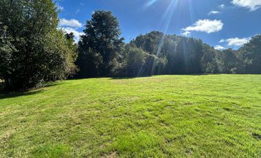 Preciosa parcela en sector Las Lomas de Puerto Varas con gran conectividad y agua