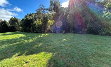 Preciosa parcela en sector Las Lomas de Puerto Varas con gran conectividad y agua
