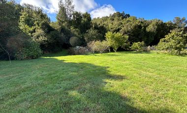 Preciosa parcela en sector Las Lomas de Puerto Varas con gran conectividad y agua