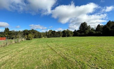 Preciosa parcela en sector Las Lomas de Puerto Varas con gran conectividad y agua