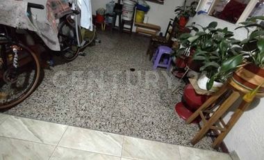 Casa y lote de terreno amplio + terraza libre; excelente: En el Centro de Soacha
