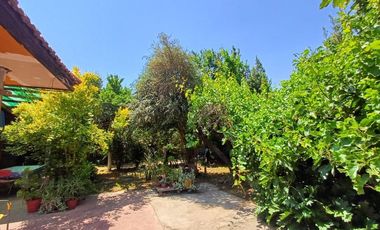 Excepcional casa en gran terreno/ Premio Nobel