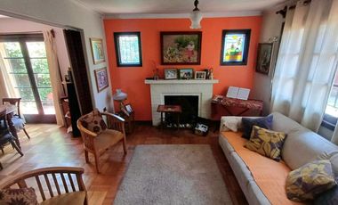 Excepcional casa en gran terreno/ Premio Nobel