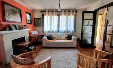 Excepcional casa en gran terreno/ Premio Nobel