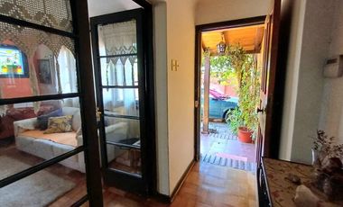 Excepcional casa en gran terreno/ Premio Nobel