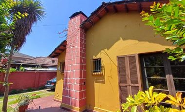 Excepcional casa en gran terreno/ Premio Nobel