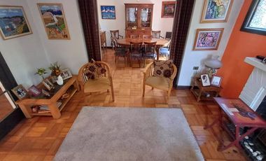 Excepcional casa en gran terreno/ Premio Nobel