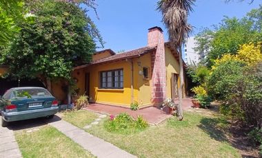 Excepcional casa en gran terreno/ Premio Nobel