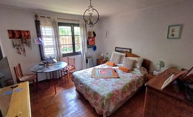 Excepcional casa en gran terreno/ Premio Nobel