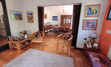 Excepcional casa en gran terreno/ Premio Nobel