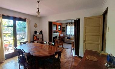 Excepcional casa en gran terreno/ Premio Nobel