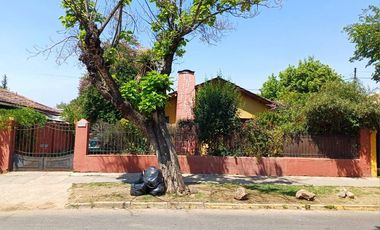 Excepcional casa en gran terreno/ Premio Nobel