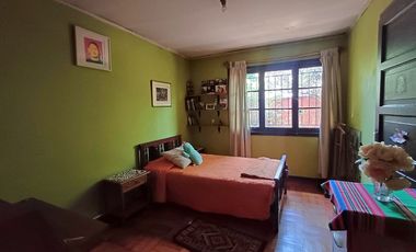 Excepcional casa en gran terreno/ Premio Nobel