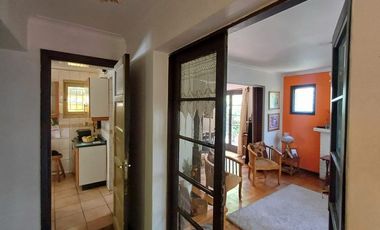 Excepcional casa en gran terreno/ Premio Nobel