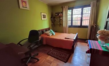 Excepcional casa en gran terreno/ Premio Nobel