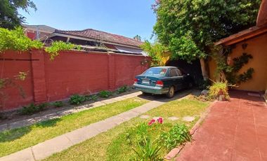 Excepcional casa en gran terreno/ Premio Nobel