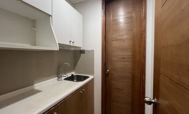 SE ARRIENDA OFICINA CON 2 PRIVADOS, REÑACA (CÓD. 458)