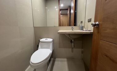 SE ARRIENDA OFICINA CON 2 PRIVADOS, REÑACA (CÓD. 458)