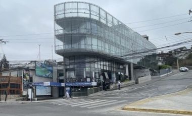 SE ARRIENDA OFICINA CON 2 PRIVADOS, REÑACA (CÓD. 458)