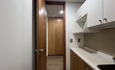 SE ARRIENDA OFICINA CON 2 PRIVADOS, REÑACA (CÓD. 458)