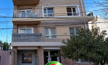 Departamento de dos dormitorios con cochera