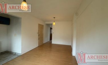 Departamento 2 ambientes con parrilla y cochera