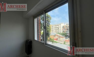 Departamento 2 ambientes con parrilla y cochera