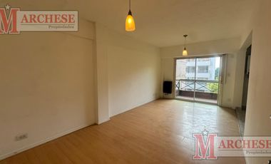 Departamento 2 ambientes con parrilla y cochera