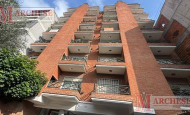 Departamento 2 ambientes con parrilla y cochera