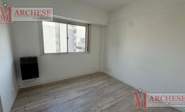 Departamento 2 ambientes con parrilla y cochera