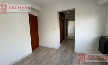 Departamento 2 ambientes con parrilla y cochera