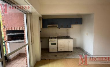 Departamento 2 ambientes con parrilla y cochera