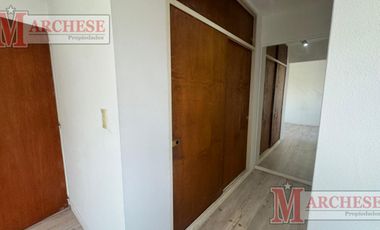 Departamento 2 ambientes con parrilla y cochera