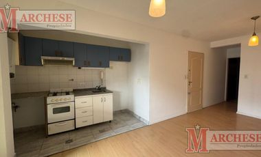 Departamento 2 ambientes con parrilla y cochera