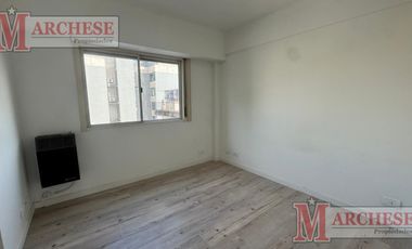 Departamento 2 ambientes con parrilla y cochera