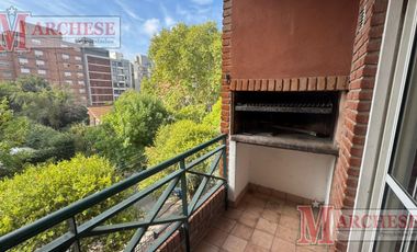 Departamento 2 ambientes con parrilla y cochera