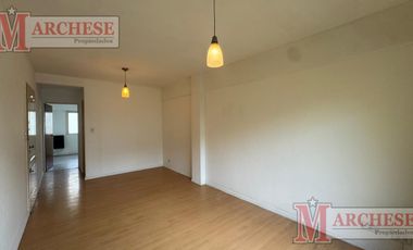 Departamento 2 ambientes con parrilla y cochera