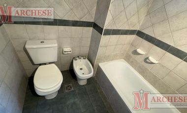 Departamento 2 ambientes con parrilla y cochera