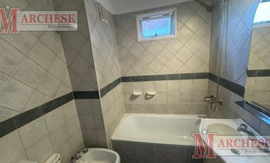 Departamento 2 ambientes con parrilla y cochera