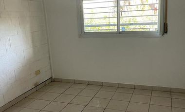 Excelente departamento de dos ambientes con balcón en Banfield Este.