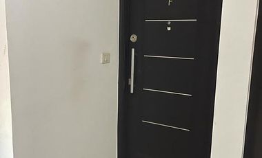Excelente departamento de dos ambientes con balcón en Banfield Este.