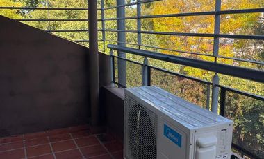 Excelente departamento de dos ambientes con balcón en Banfield Este.