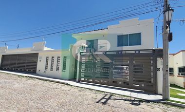 Casa con Alberca 2 niveles Tequisquiapan Querétaro