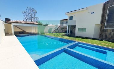 Casa con Alberca 2 niveles Tequisquiapan Querétaro