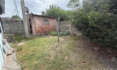 Venta casa 3 ambientes con jardín en Guernica