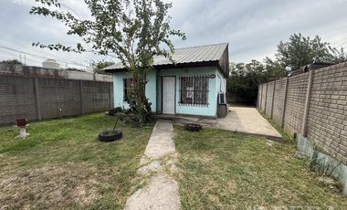 Venta casa 3 ambientes con jardín en Guernica