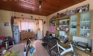 Venta casa 3 ambientes con jardín en Guernica