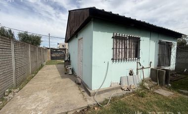 Venta casa 3 ambientes con jardín en Guernica