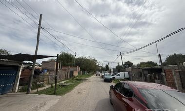 Venta casa 3 ambientes con jardín en Guernica