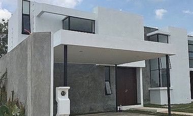 CASA EN RENTA AMUEBLADA CON PISCINA EN RESIDENCIAL SAC-UH, ZONA GRAN SANTA FE